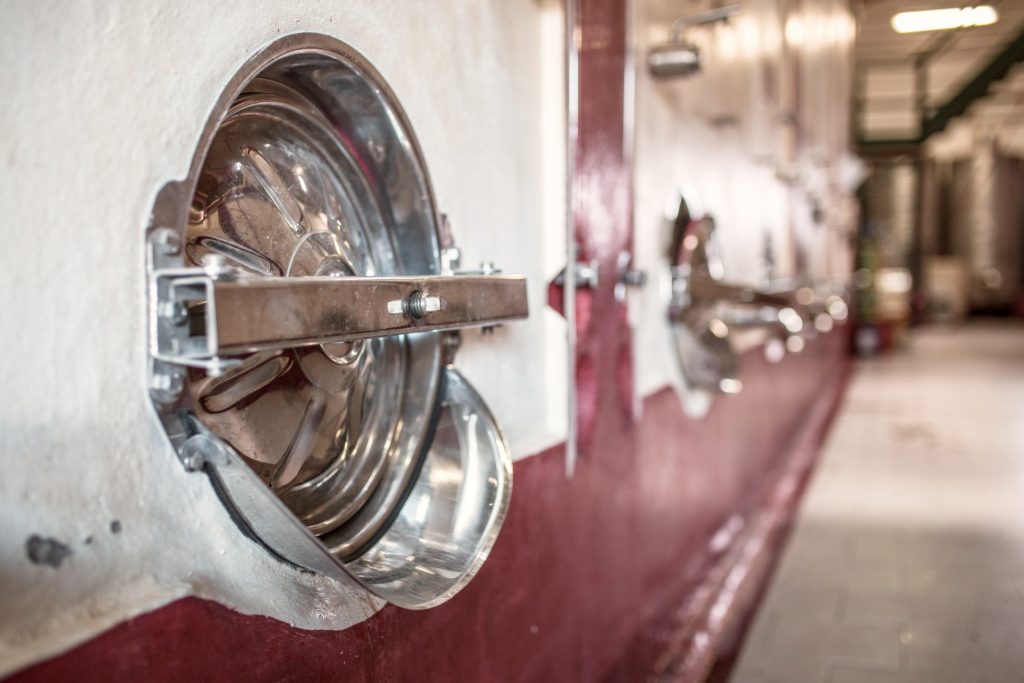 Vasche in cemento datate 1942